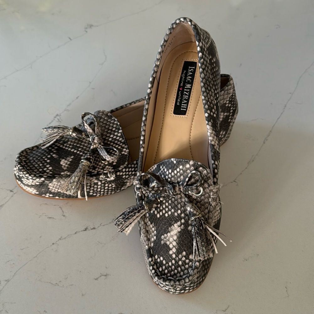 isaac mizrahi highline united snakeskin pattern tassel loafer 7